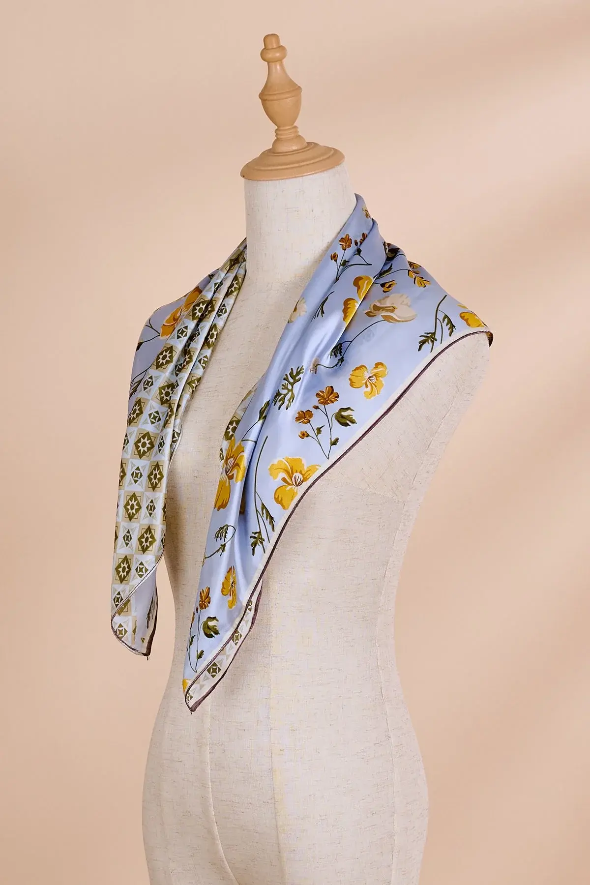 Atkı Polyester Elyaf Eğirme  Makine Baskısı 68x68 cm. K105408