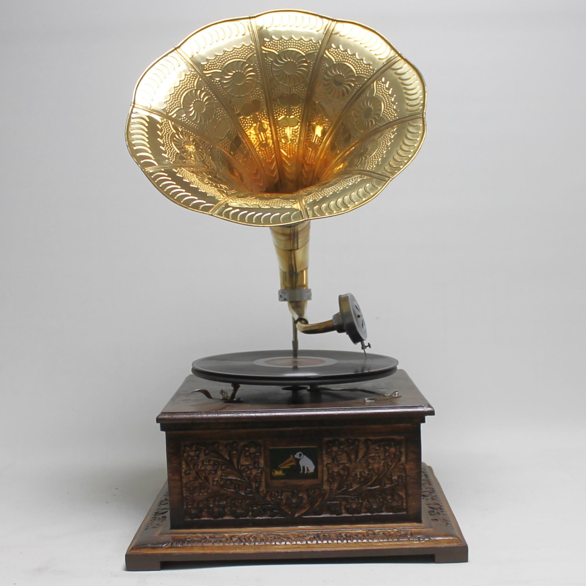 Eskitme Ahşap Oymalı Kare Gramofon