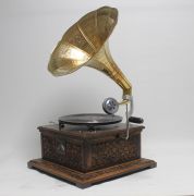 Eskitme Ahşap Oymalı Kare Gramofon