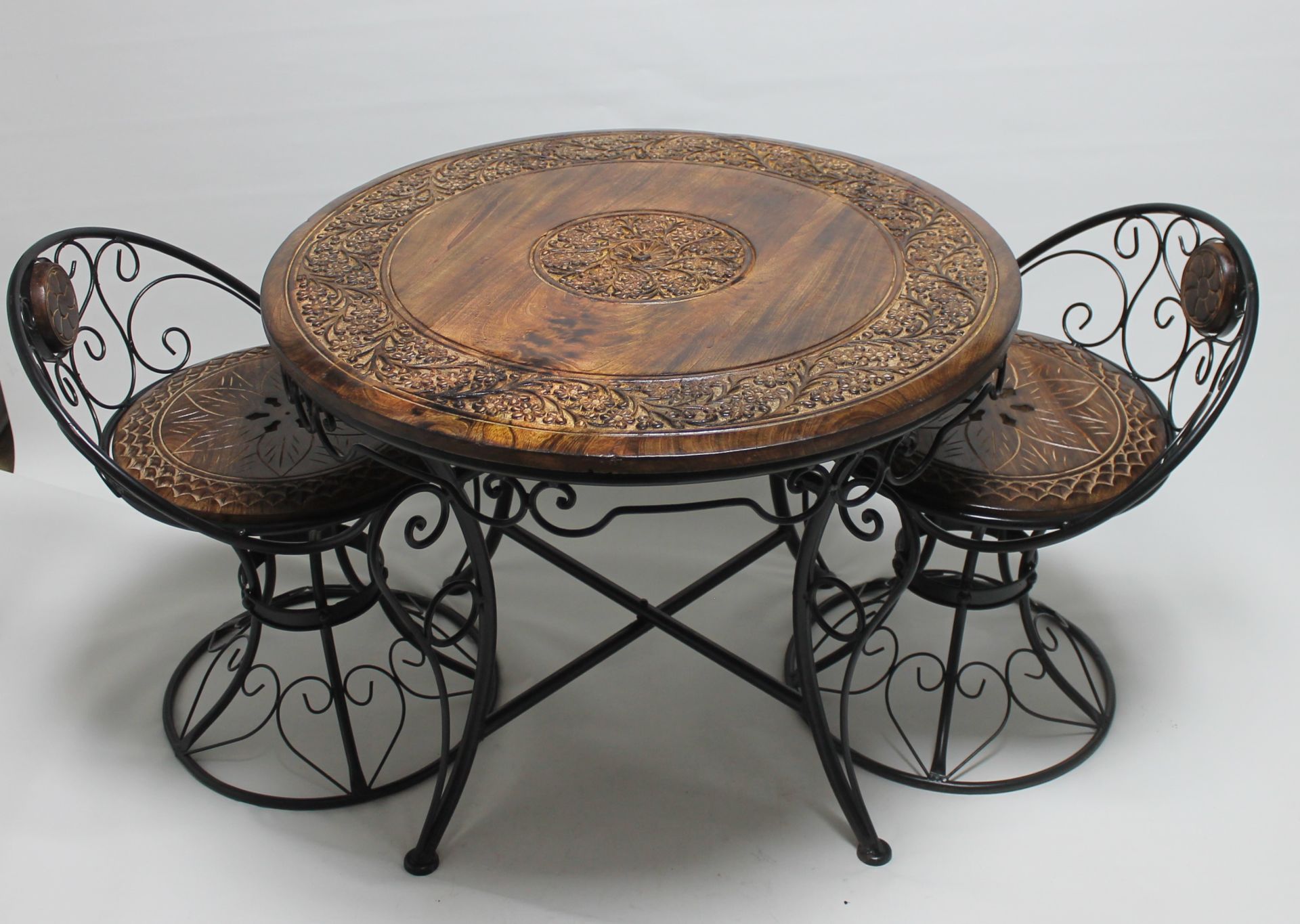 Eskitme Ahşap Ferforje Oymalı Yuvarlak Sehpa Takımı 75 cm.