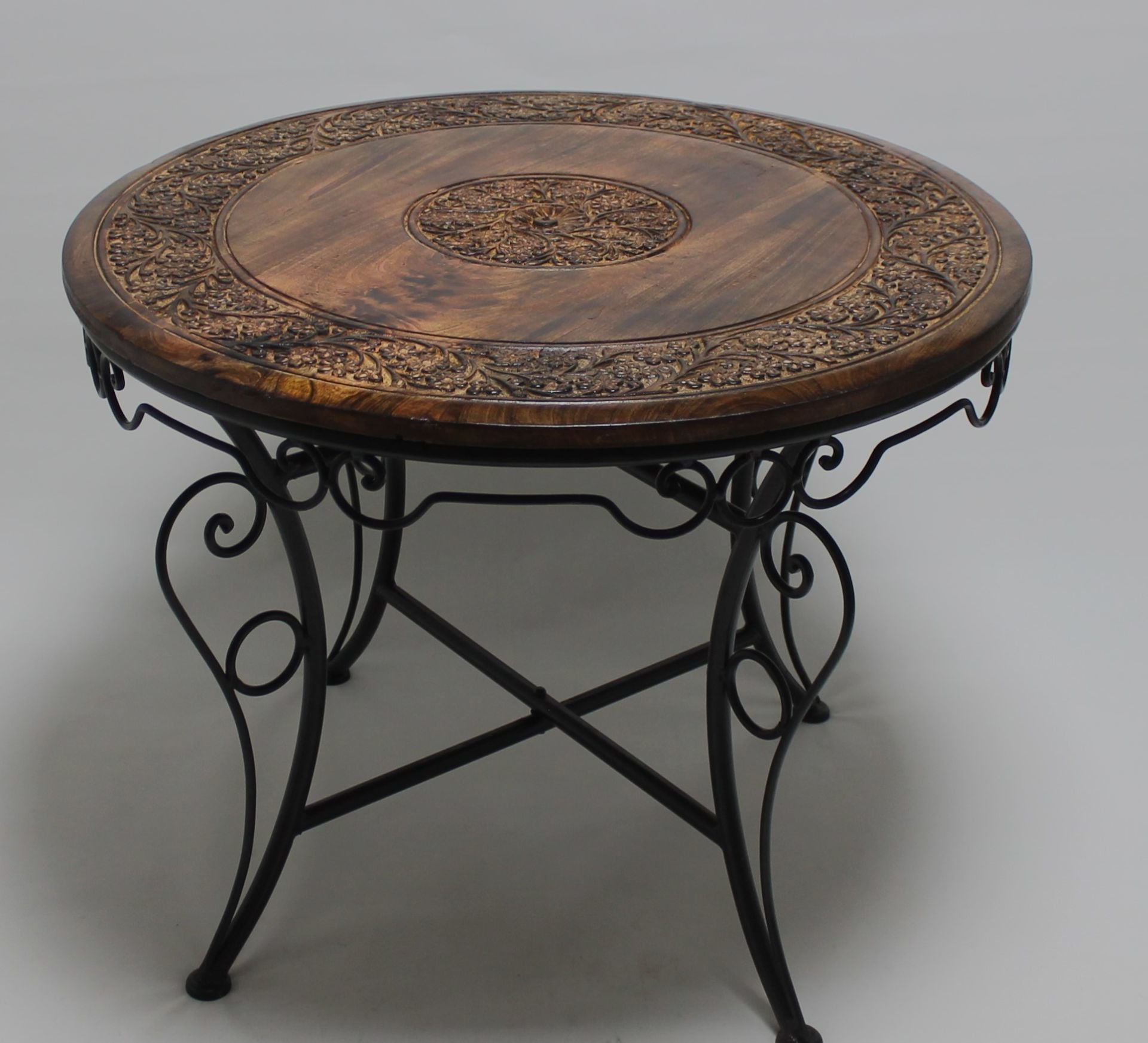 Eskitme Ahşap Ferforje Oymalı Yuvarlak Sehpa 75x75x59 cm.