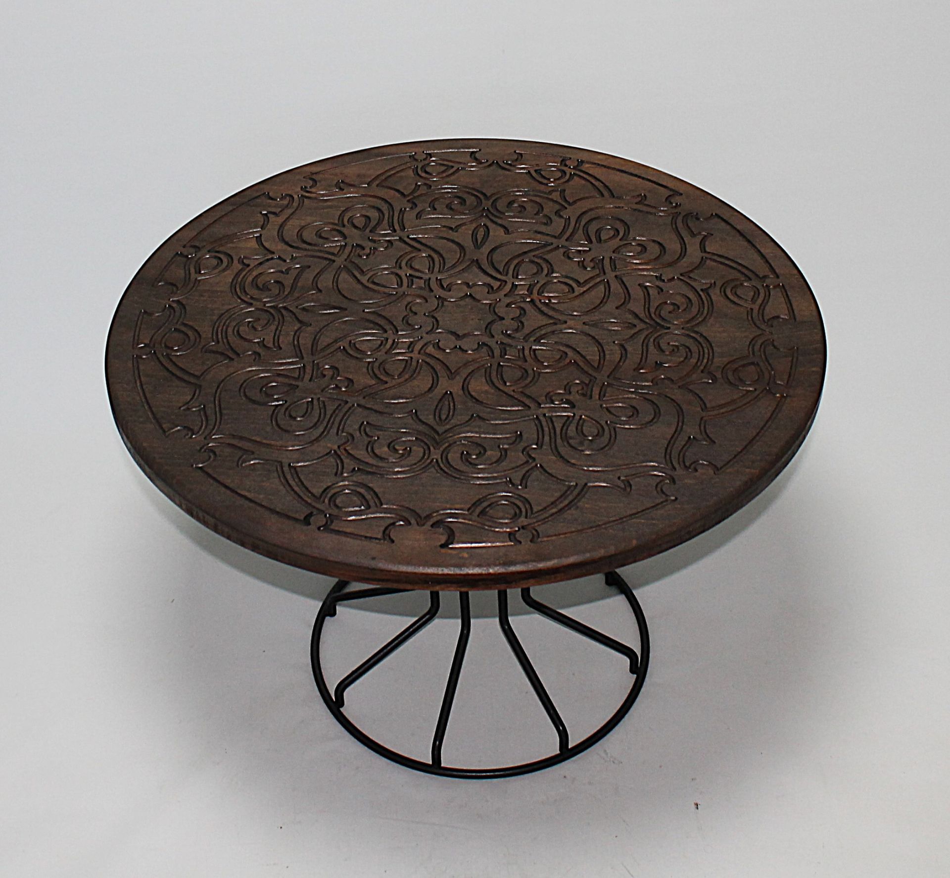 Eskitme Ahşap  Oymalı Yuvarlak  Sehpa 66x66x46 cm.Renk Klasik ceviz