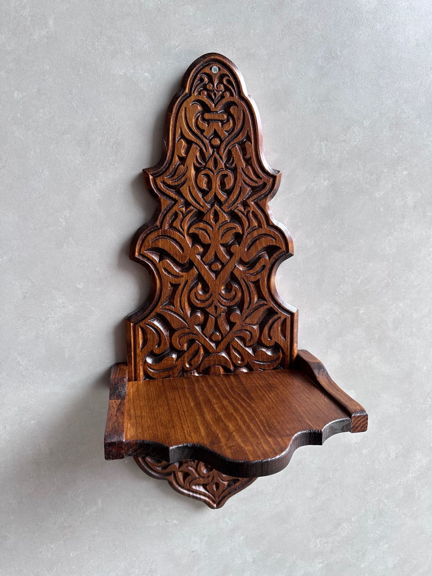 Ahşap Oymalı Kavukluk Lambalık Raf 47x18x21 cm.