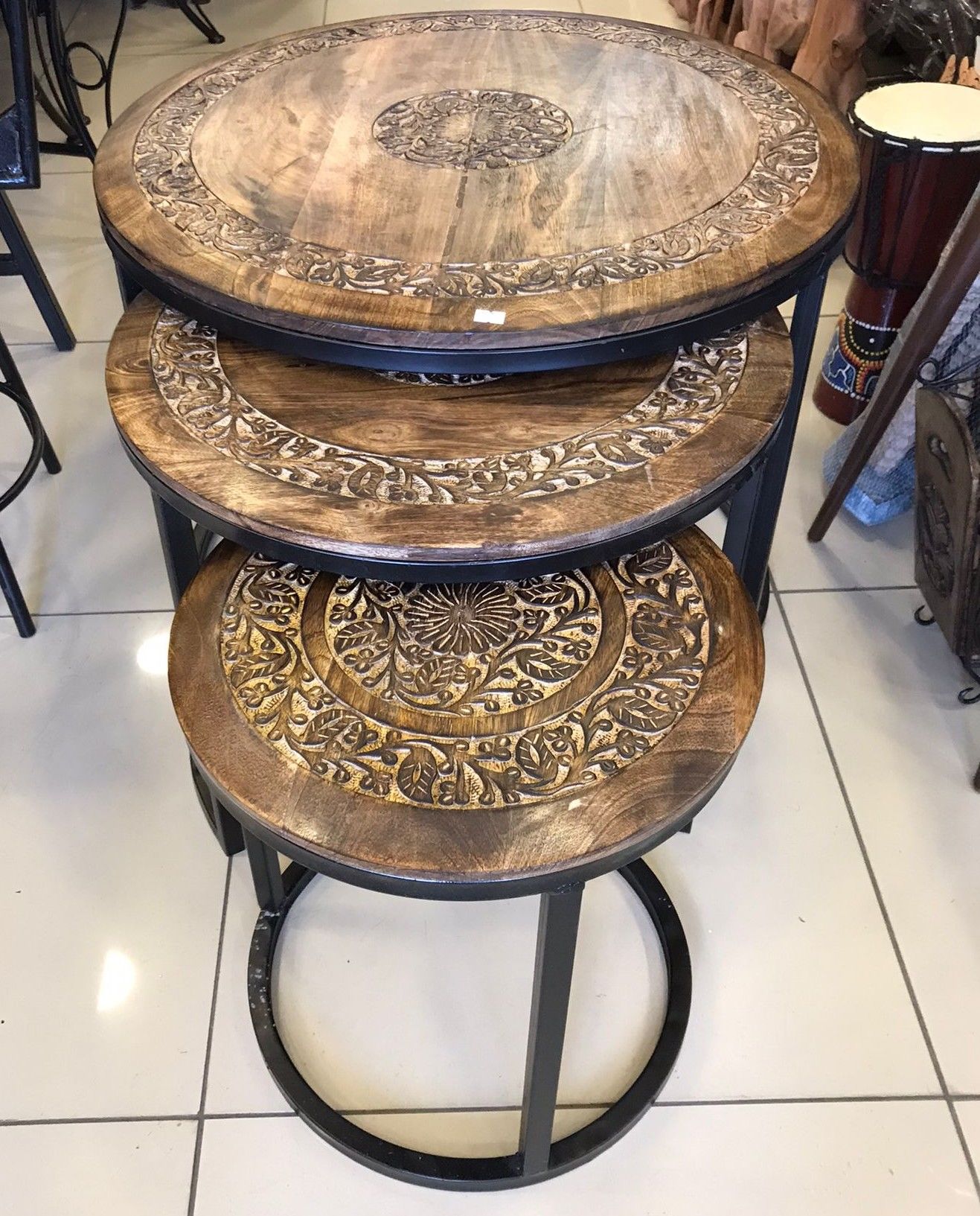 Eskitme Ahşap Ferforje Oymalı Yuvarlak Sehpa 3'lü Set KNA210 68x68x50 cm.