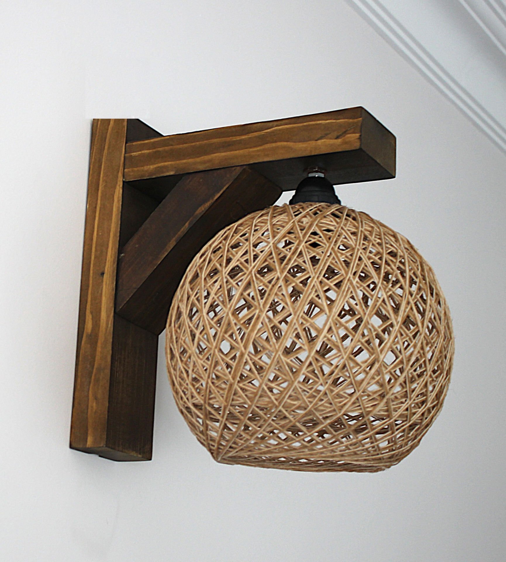 Otantik Çarşı Ahşap Aplik Hasır Şapkalı