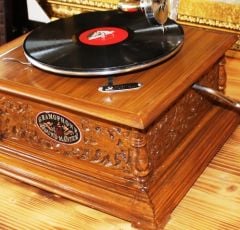 Kare Oymalı Açık Kahverengi Gramofon 39CP