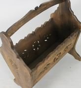 Ahşap Oymalı Eskitme Gazetelik   42x24x48 cm. dir.