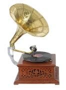 Ahşap Oymalı Kare Gramofon